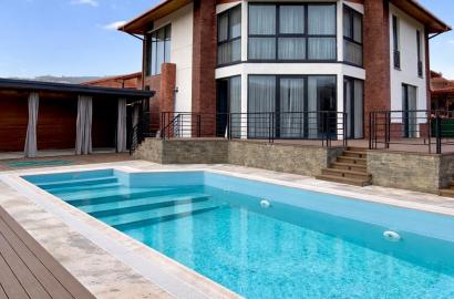 იყიდება ახალი გარემონტებული 7 ოთახიანი სახლი